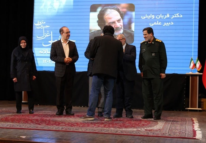 دورهمی بزرگان ادبی و علاقهمندان شعر و ادب به یاد غزلسرای بزرگ ایران + تصاویر