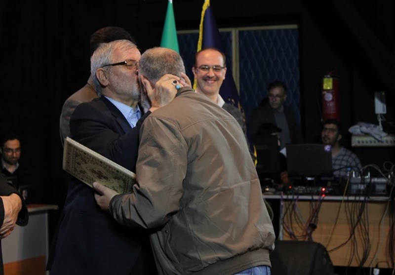 دورهمی بزرگان ادبی و علاقهمندان شعر و ادب به یاد غزلسرای بزرگ ایران + تصاویر