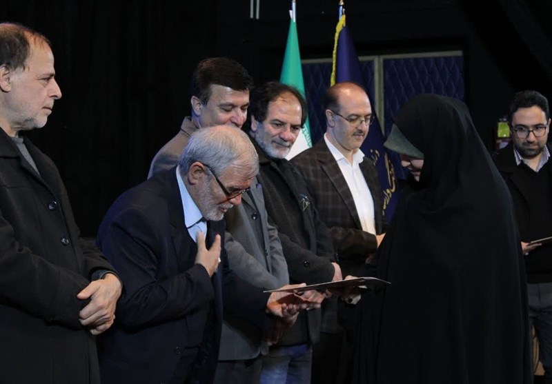 دورهمی بزرگان ادبی و علاقهمندان شعر و ادب به یاد غزلسرای بزرگ ایران + تصاویر