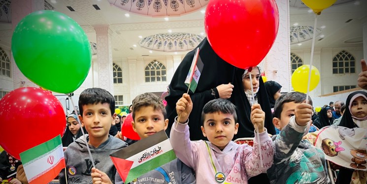 «دورهمی بچهها با حاج قاسم» در قبله تهران+عکس و فیلم