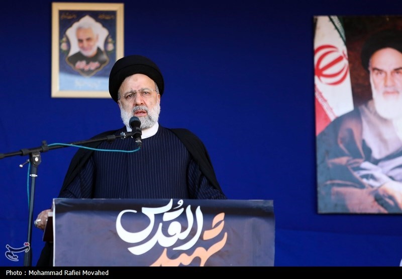 رئیسی: موثرترین عنصر در جامعهسازی قرآن و نماز است