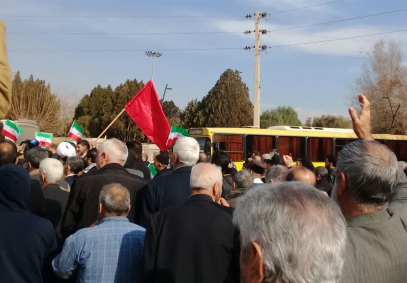 راهپیمایی پرشور مردم شهرستانهای استان تهران در محکومیت انفجار تروریستی کرمان + تصاویر