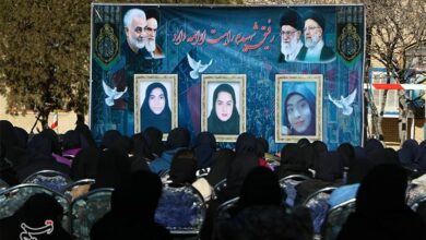 روز غمبار دانشآموزان کرمانی/ گلهایی که جای دانشآموزان شهید را پر کردند + تصاویر