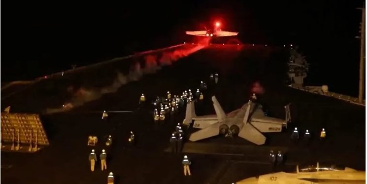 رویترز: با حملات آمریکا علیه یمن کشتیهای بیشتری از دریای سرخ تغییر مسیر دادند