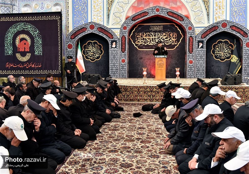 سوگواری زائران امام رضا(ع) در روز شهادت امام هادی(ع)