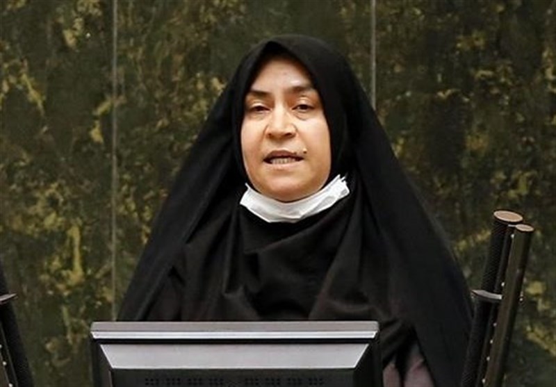 ظرفیت پذیرش پزشک زن باید افزایش پیدا کند