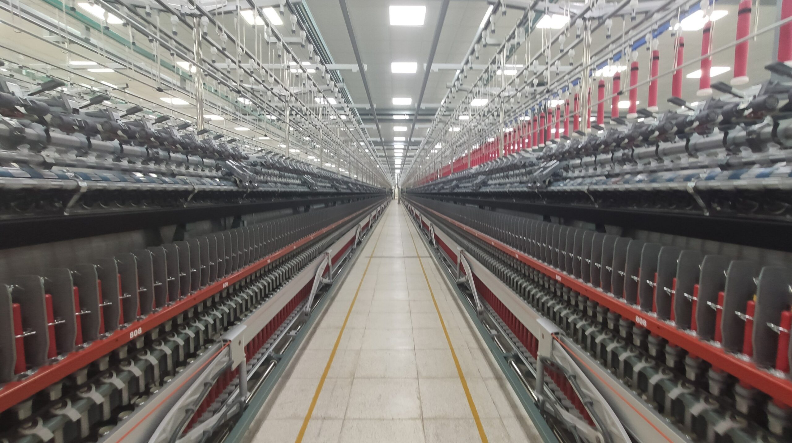 فاز نخست کارخانه نساجی هلال ایران در دلفان افتتاح میشود