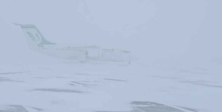 فرود نفسگیر هواپیما در برف و کولاک شدید فرودگاه اردبیل + فیلم