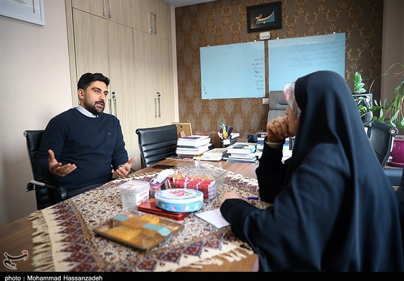 فکر مهاجرت از دانشکاهها به مدارس کشیده شده است/ ایرانیان خارج از کشور چطور میتوانند مسئله سربازیشان را حل کنند؟/ گفتگو با سید علی حسینی