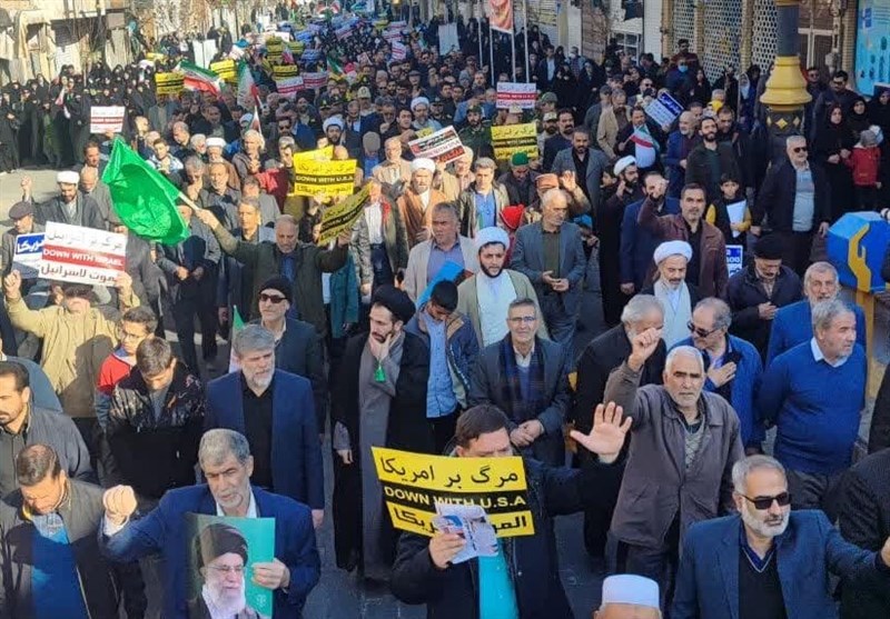 راهپیمایی مردم سمنان علیه تروریستها با فریاد "مرگ بر داعشی" و "مرگ بر اسرائیل" + تصاویر