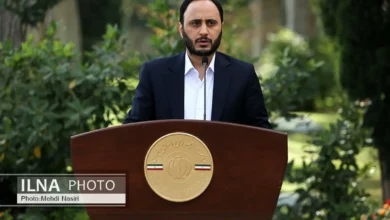 مجلس پیشنهادی دولت برای افزایش حقوقها را تصویب کنند تا شرمنده حداقل بگیرها نباشیم