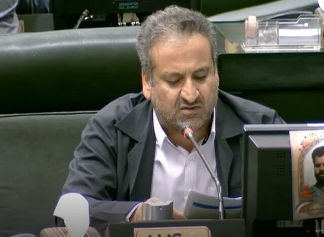 محبی نجم آبادی: به حقوق های نجومی و تبعیضآمیز رسیدگی شود