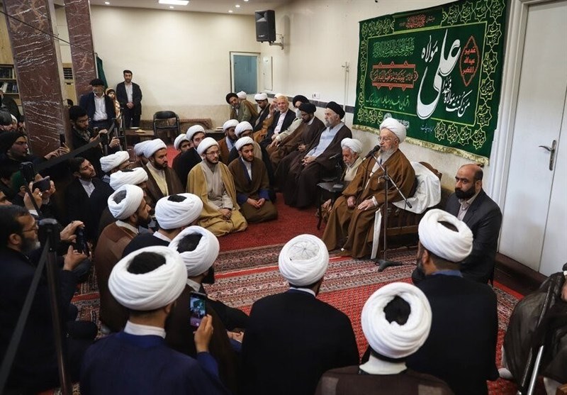 مراسم جشن میلاد امیرالمؤمنین(ع) و عمامهگذاری طلاب با حضور مراجع تقلید + تصاویر