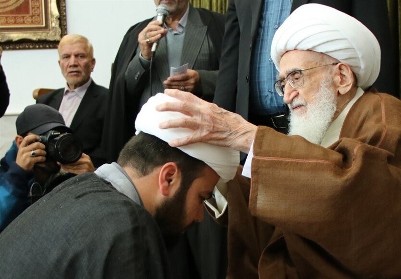مراسم جشن میلاد امیرالمؤمنین(ع) و عمامهگذاری طلاب با حضور مراجع تقلید + تصاویر