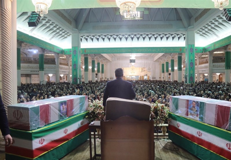 مردم شهر خون و قیام با پیکر دو شهید حمله رژیم صهیونیستی وداع کردند+ عکس