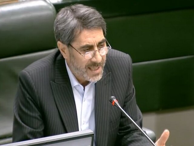 نماینده میانه: مسئولان نظامی و امنیتی پاسخ سختی به تروریستها بدهند