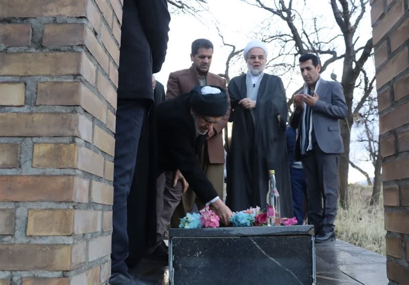 نماینده ولیفقیه در استان کردستان: طلاب مسائل دینی و عقیدتی را تبیین کنند + تصویر