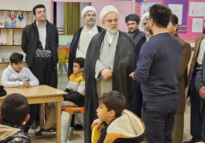 نماینده ولیفقیه در استان کردستان: طلاب مسائل دینی و عقیدتی را تبیین کنند + تصویر