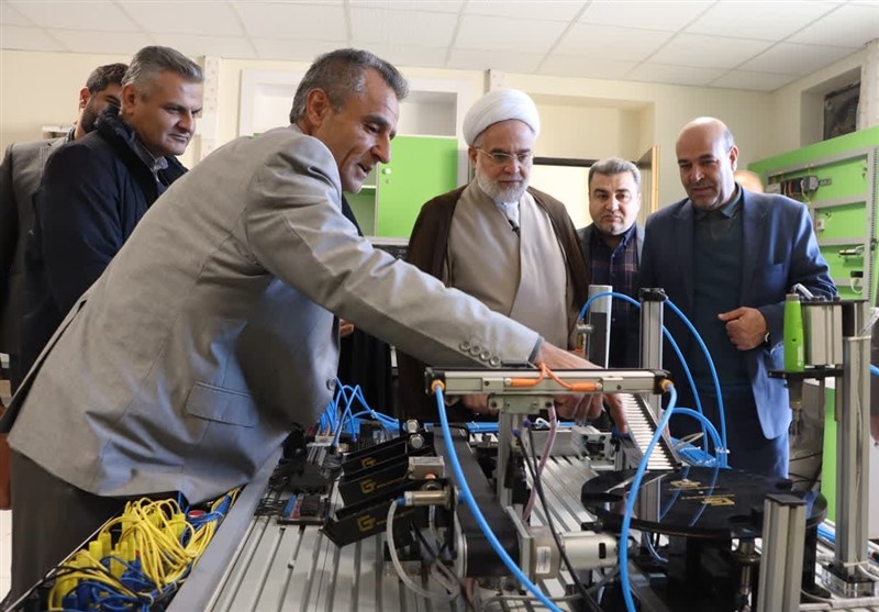 نماینده ولیفقیه در استان کردستان: کارآفرینی خلأ و نیازهای کشور است