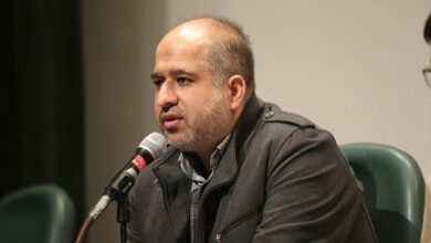 نمیشود در عین بهرهمندی از مواهب حکومت، توأمان علیه آن اقدام کرد