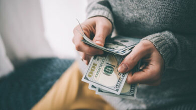 نوسان نرخ ارز دلیل اقتصادی ندارد/ افزایش قیمت دلار موقتی است