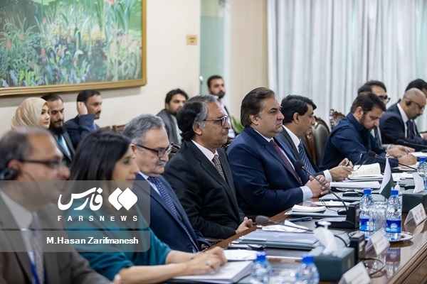 وزیر خارجه پاکستان: محکم پشت ایران ایستادهایم