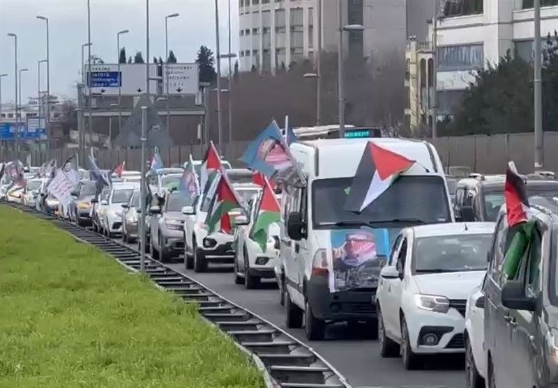 کاروان خودرویی معترضان در مقابل سفارت رژیم صهیونیستی در استانبول