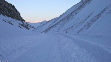 کولاک برف در گردنۀ «گلهبادوش» الیگودرز/ محورهای لرستان باز است