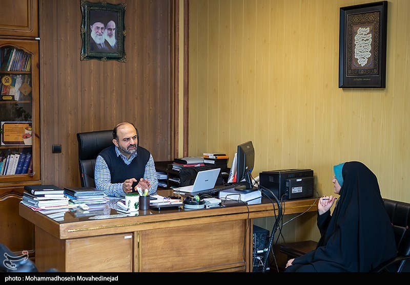 یک استاد دانشگاه مطرح کرد: جامعه ما متاثر از کمبودهای معیشتی و اقتصادی تصمیم میگیرد