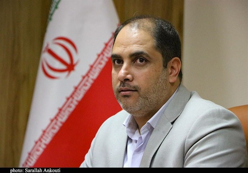 40 پیمانکار در معادن اسفندقه با همان روشهای قدیمی سنگ معدن را بیرون میآورند