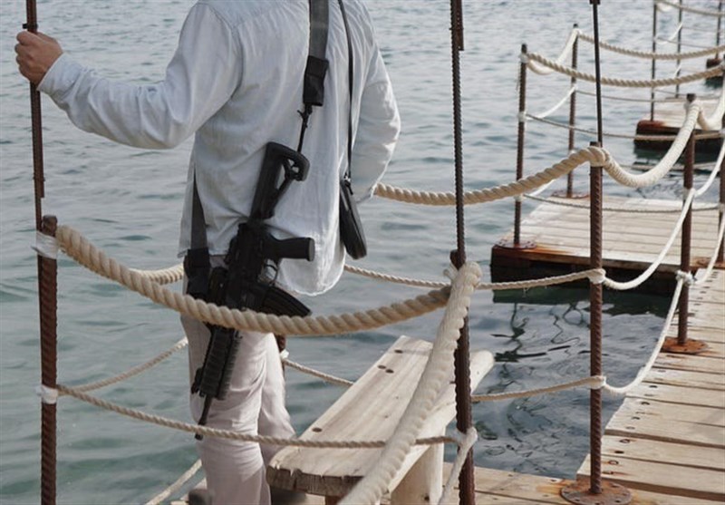 اثبات نظامی بودن جامعه صهیونیستی؛ وقتی سلاح بخشی از پوشش اسرائیلیها شده + تصاویر