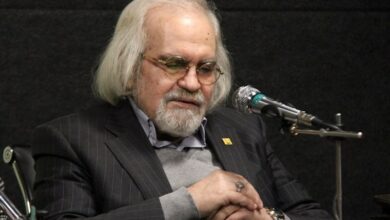 استاد مجاهدی: شاعر باید همیشه دست توسلش به سوی اهل بیت و آسمان بلند باشد