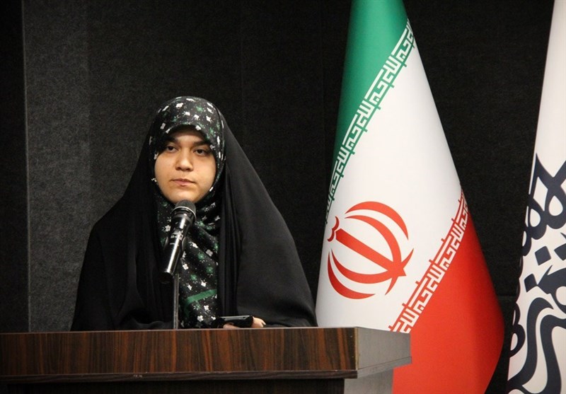 استاد مجاهدی: شاعر باید همیشه دست توسلش به سوی اهل بیت و آسمان بلند باشد