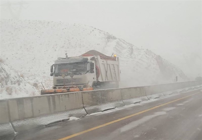 اسکان اضطراری 1500 نفر در خراسان جنوبی/ نجات مادر باردار سربیشهای در برف