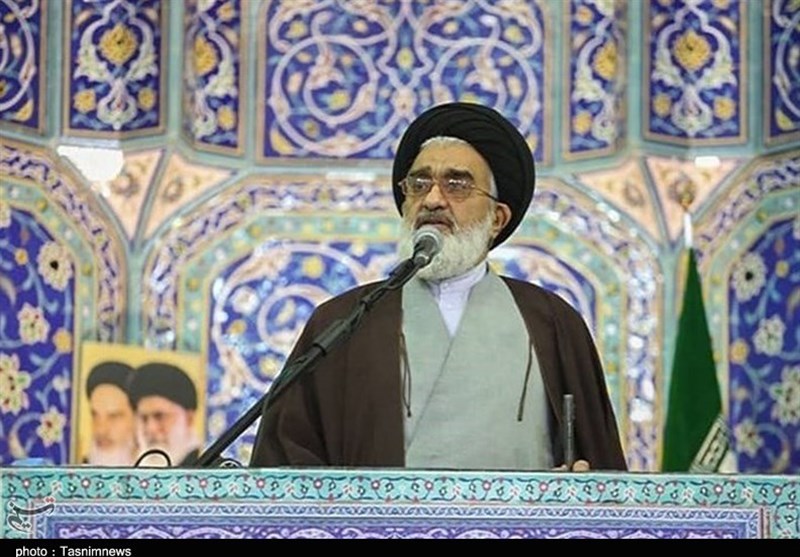 امام جمعه قم: پیشرفتهای کشورمان در هوا و فضا سبب عصبانیت ونگرانی دشمن شده است