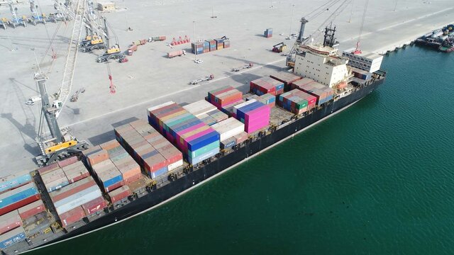 اهمیت عبور کالاهای ترانزیتی در بندر چابهار/ ورود ایران به زنجیرههای تامین جهانی