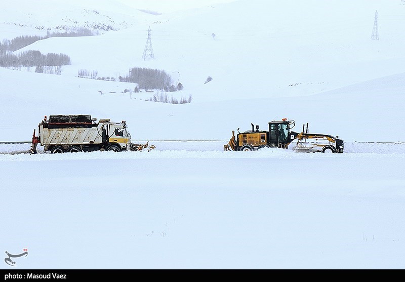 بازگشایی 70 درصدی محورهای روستایی لرستان/ گردنههای الیگودرز مسدود شد