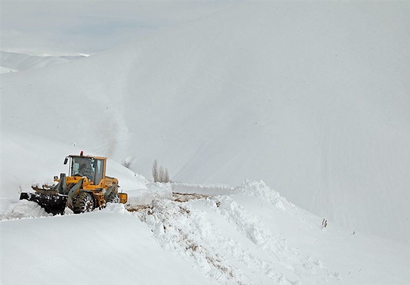 برف و کولاک در محورهای مواصلاتی شرق استان تهران/ محور هراز بسته شد