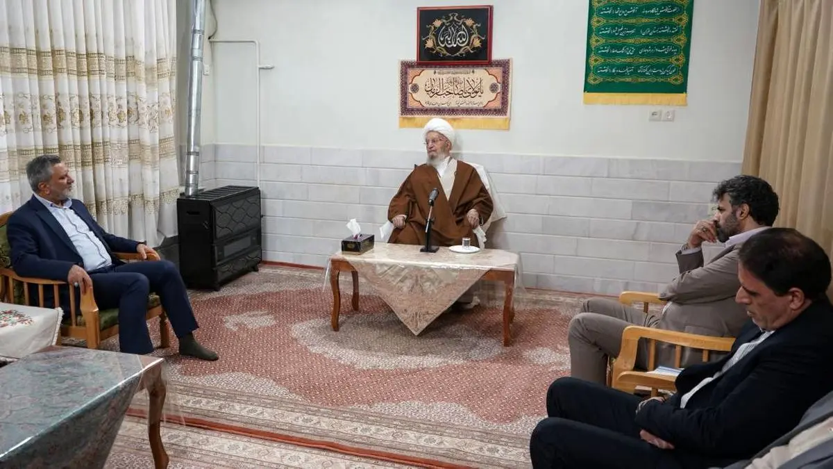 تأکید آیتالله مکارم شیرازی بر لزوم توجه به اشتغال جوانان