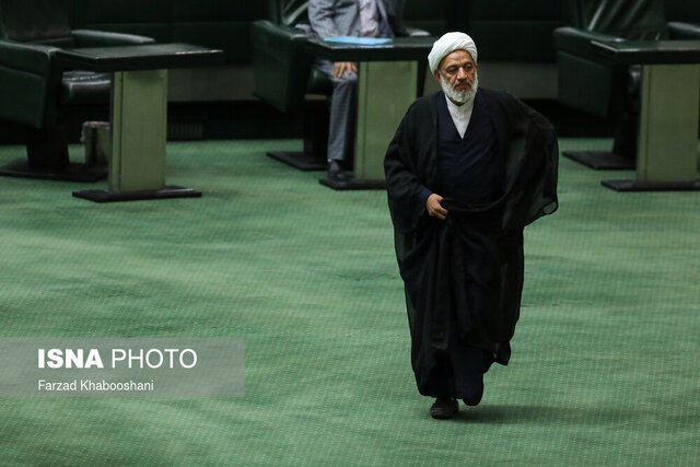 تایید ۷۳ درصد ثبتنامکنندگان/ سخنران جنجالی لیست میدهد؟