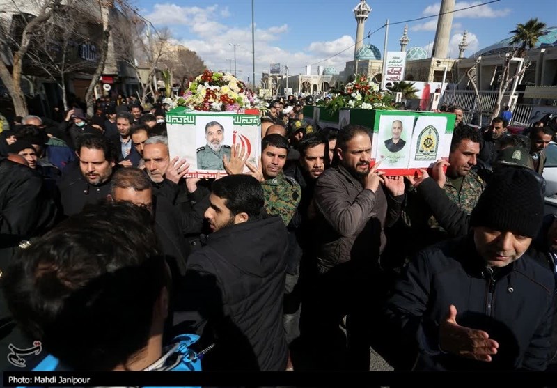 تشییع پیکر دو جانباز دفاع مقدس در گلستان شهدای اصفهان+ تصاویر