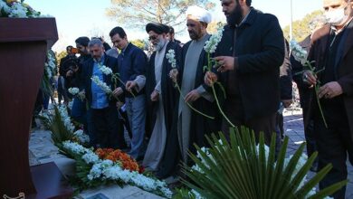 جایگاه جلوس امام خمینی (ره) در بهشت زهرا (س) گلباران شد