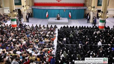 جمعی از رأی اولیها و خانوادههای شهدا با رهبرانقلاب دیدار کردند