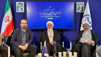 حضور امام جمعه بوشهر در غرفه ایسنا