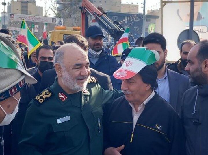 حضور سرلشکر سلامی در راهپیمایی ۲۲ بهمن