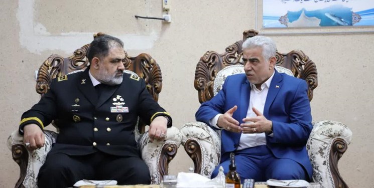 دریادار ایرانی: حفاظت از نفتکشهای ایرانی هدف نیروی دریایی ارتش است