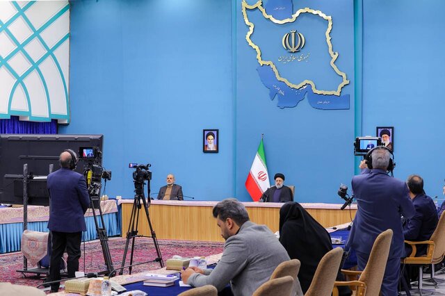 دشمن بهدنبال مایوس کردن مردم است