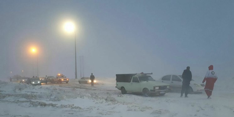 رهاسازی ۲۸۳ خودروی گرفتار در کولاکِ محورهای خراسانشمالی