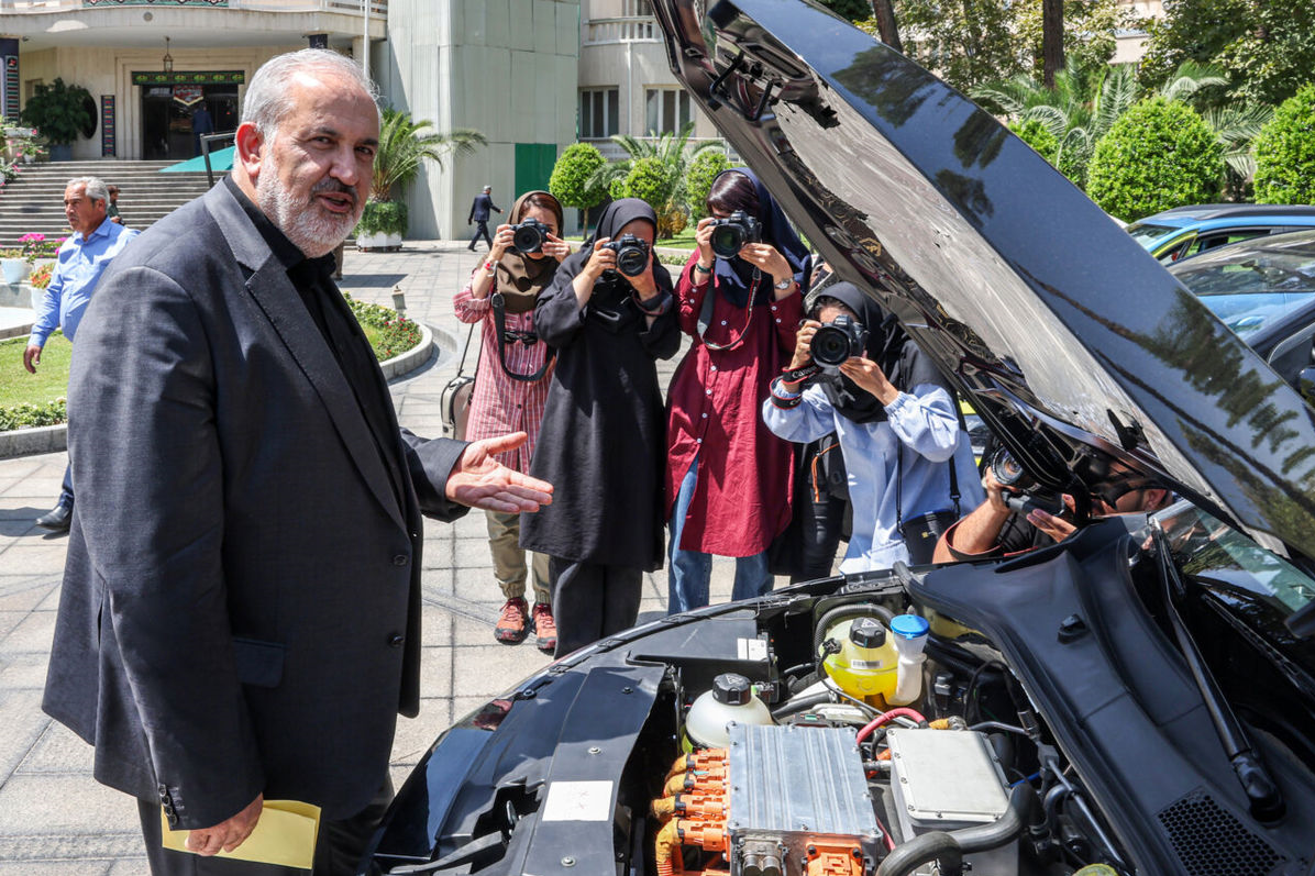 سرگردانی مردم در بازار انحصاری خودرو و قیمتهای نجومی