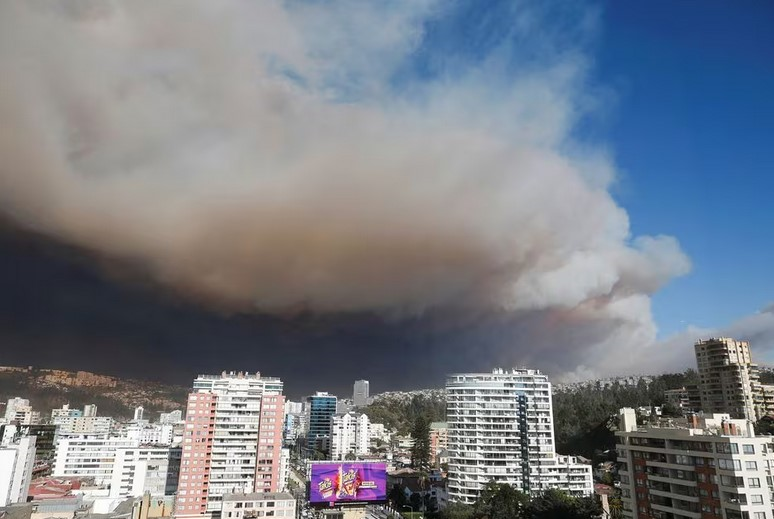 شهر خانههای رنگی شیلی در معرض آتشسوزی